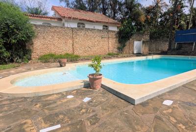 4 Bed House with Swimming Pool at Links Road - 4