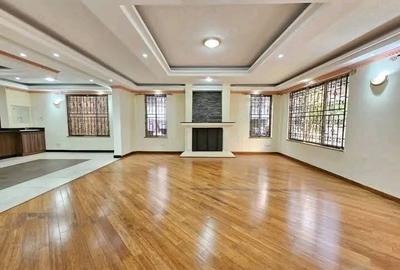 5 Bed House with En Suite in Westlands Area - 3