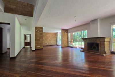 5 Bed House with En Suite at Lone Tree - 4