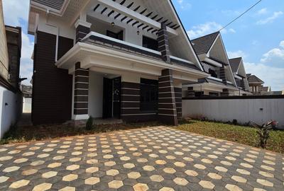 4 Bed House with En Suite in Membley