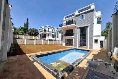 5 Bed Townhouse with En Suite in Lavington - 2