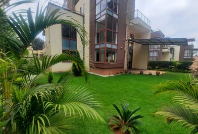 6 Bed Villa with En Suite in Lavington - 4