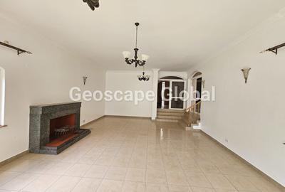 5 Bed House with En Suite in Runda - 2