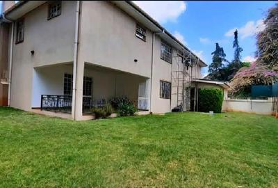 5 Bed Townhouse with En Suite in Lavington - 3