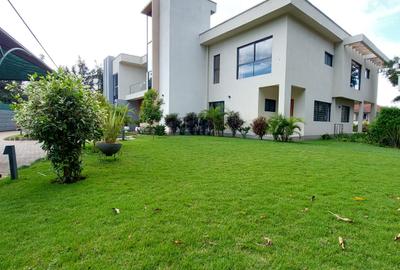 5 Bed House with En Suite in Runda