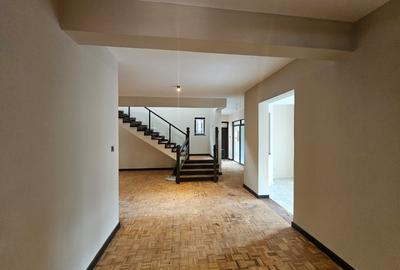 5 Bed House with En Suite in Spring Valley