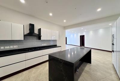 4 Bed Apartment with En Suite at Parklands - 4