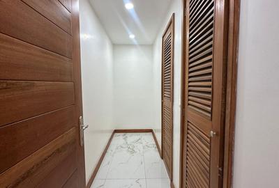 4 Bed Apartment with En Suite in Rhapta Road - 4