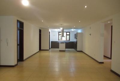 3 Bed Apartment with En Suite at Riverside Drive 009 - 3