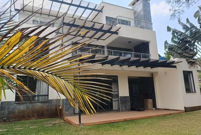 5 Bed Townhouse with En Suite at Lavington - 2