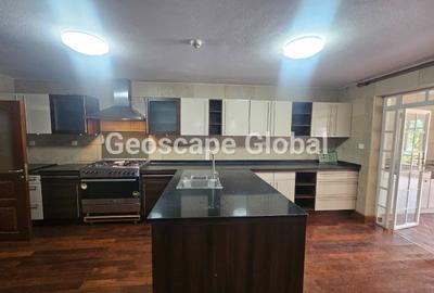 5 Bed House with En Suite in Runda - 4