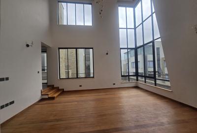 5 Bed Townhouse with En Suite in Lavington - 2