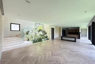 5 Bed Townhouse with En Suite in Kyuna - 4
