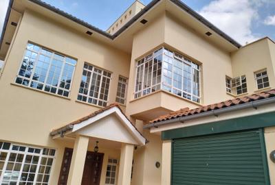 4 Bed Townhouse with En Suite in Westlands Area