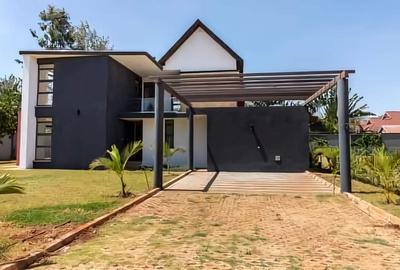 4 Bed Villa with Garden at Garden Estate