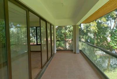 5 Bed House with En Suite in Runda