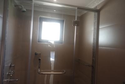 5 Bed Townhouse with En Suite in Lavington - 2