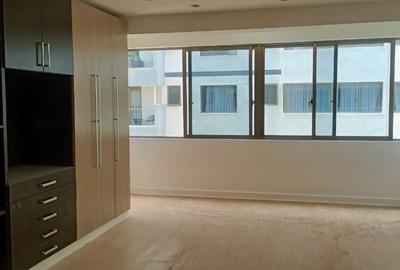 4 Bed Apartment with En Suite in Lavington