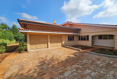 5 Bed House with En Suite in Runda