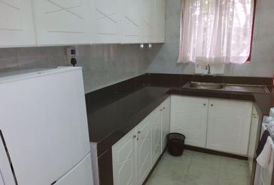 1 Bed Apartment with En Suite in Rhapta Road