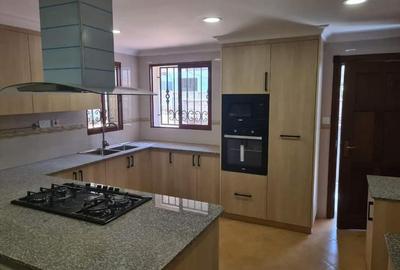 5 Bed Townhouse with En Suite at Shanzu