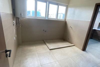3 Bed Apartment with En Suite in Kilimani - 4