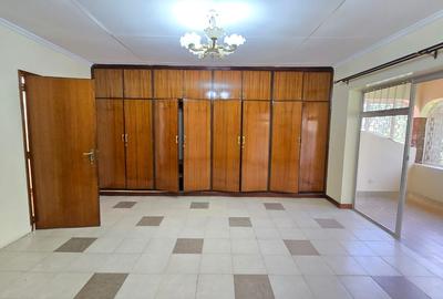 4 Bed House with En Suite in Runda