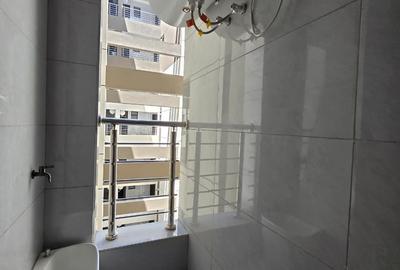 Serviced 2 Bed Apartment with En Suite in Brookside - 3