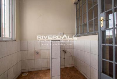 2 Bed Apartment with En Suite in Westlands Area - 4