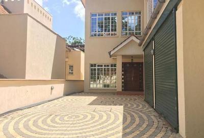 4 Bed Townhouse with En Suite at Kyuna