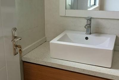 4 Bed Apartment with En Suite in Brookside - 3