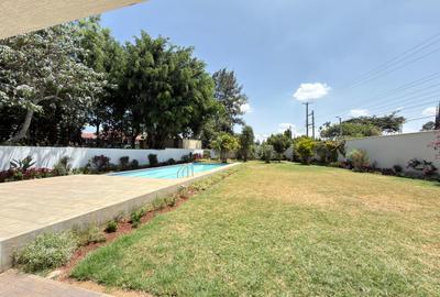 5 Bed House with En Suite in Runda - 2