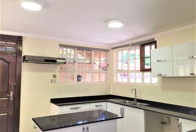 4 Bed Townhouse with En Suite in Spring Valley