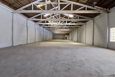 5,000 ft² Warehouse with Backup Generator in Industrial Area - 3