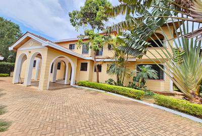 5 Bed House with En Suite at Runda