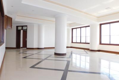 5 Bed Apartment with En Suite in Kizingo