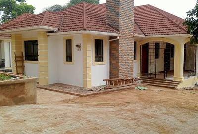 4 Bed House with En Suite at Mimosa