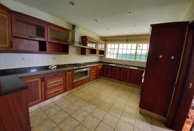 5 Bed Townhouse with En Suite in Lavington