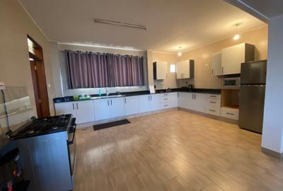 3 Bed Apartment with En Suite in Brookside