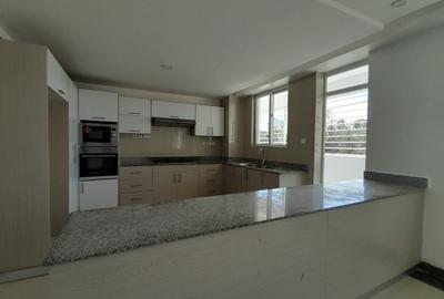3 Bed Apartment with En Suite at Hatheru Road - 3