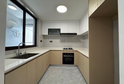 Serviced 2 Bed Apartment with En Suite in Riverside