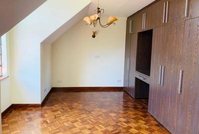 4 Bed House with En Suite at Lavington