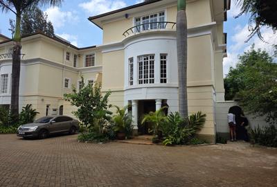 4 Bed Townhouse with En Suite in Spring Valley - 3