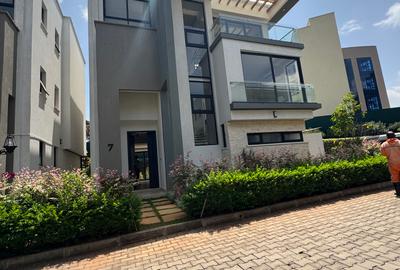 5 Bed Villa with En Suite at Lavington