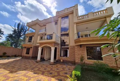 5 Bed Townhouse with En Suite in Lavington