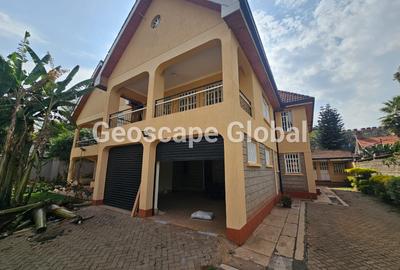 4 Bed House with En Suite in Rosslyn