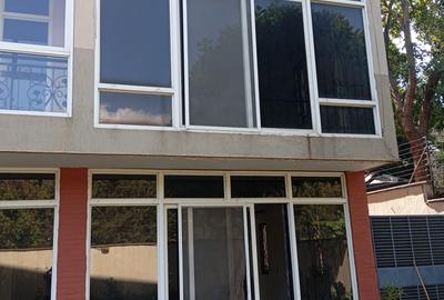 5 Bed Townhouse with En Suite in Lavington - 4