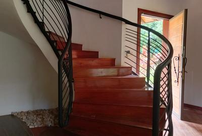 5 Bed House with En Suite at Runda