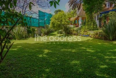 6 Bed House with En Suite in Runda