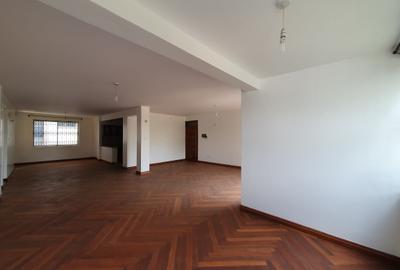 4 Bed Apartment with En Suite in General Mathenge